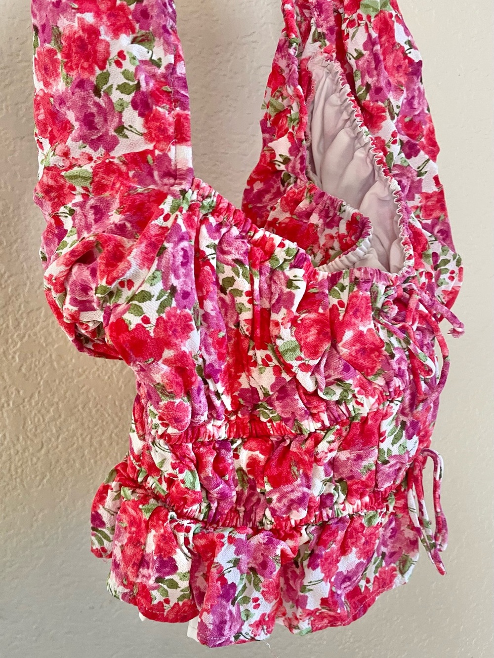 WAYF XS Floral Ruffled Crop Top